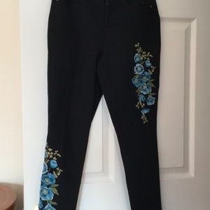 Martha Stewart Embroiled Black Jeans Size 6P